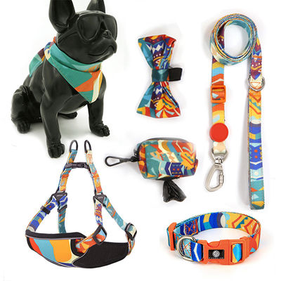 Verbeter de wandelingen van je hond met onze luxe reflecterende harnas en lijn.